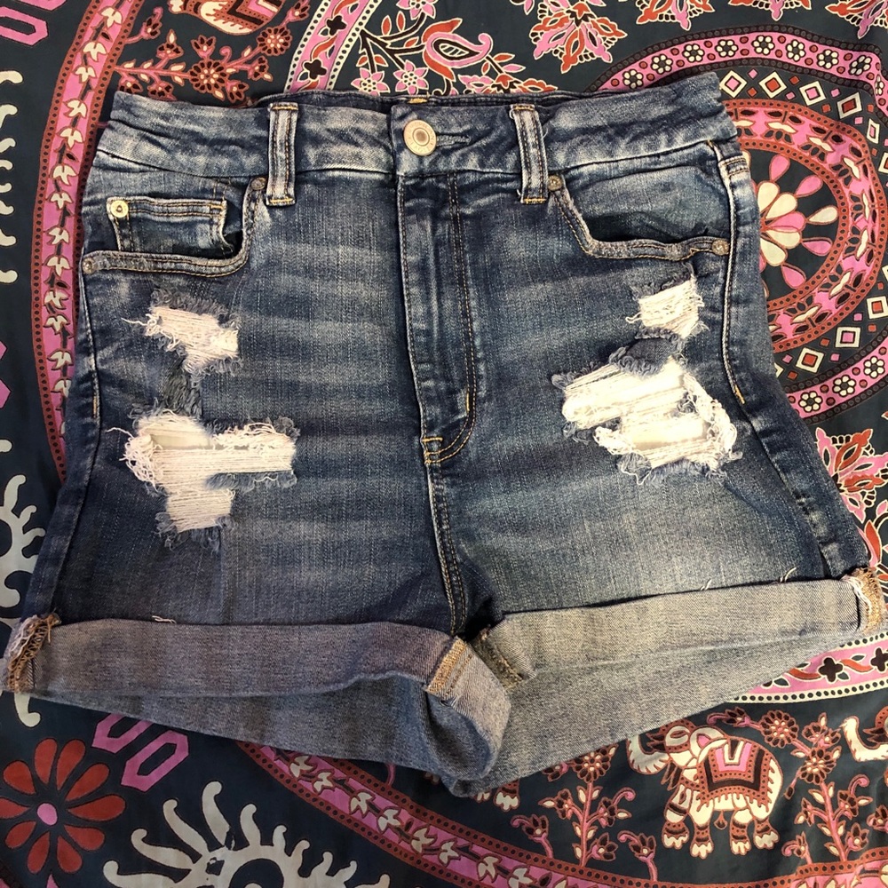 American Eagle Distressed CURVY Hi Rise Shortie